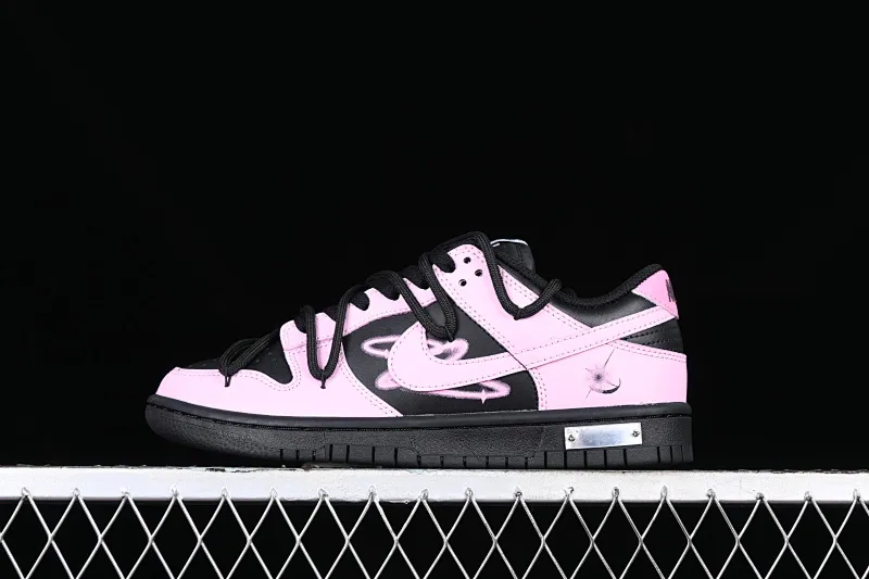 All Categories Nk SB Dunk Series Nk SB Dunk Low Low-top Sneakers Nk Dunk Low Bubble Jellyfish Neon Interstellar Millennium Cyber ​​Hot Girl Sweet Cool Customized Deconstructed Strap Casual Sneakers FD1232-001